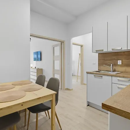 Family With Kitchen Near The Subway *