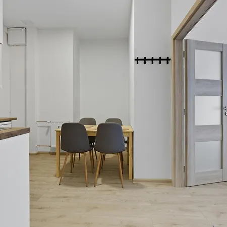 Family With Kitchen Near The Subway Prague
